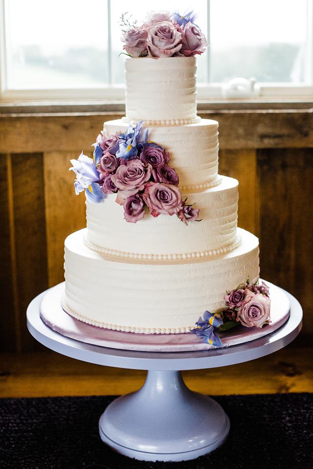 Best Buttercream Wedding Cake Designs: Simple & Homemade